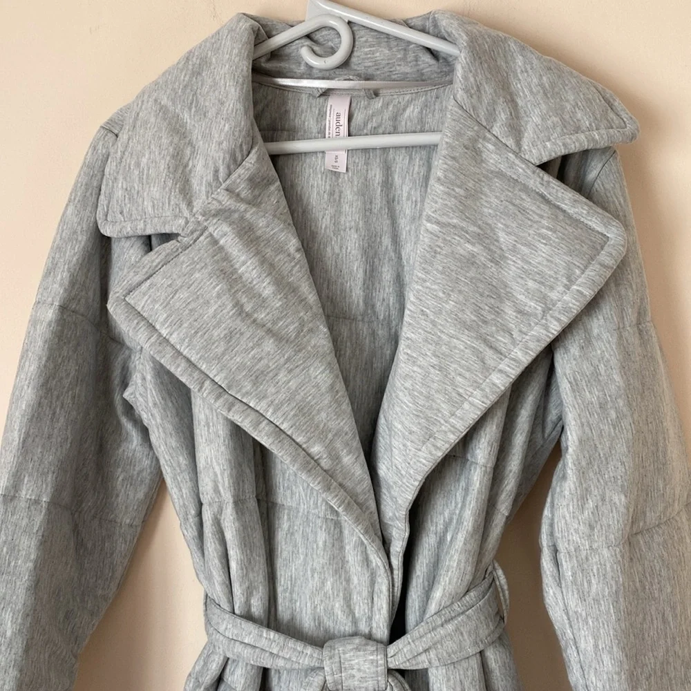 Auden light gray quilted robe NWT
